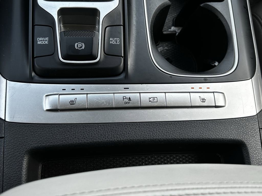 Used 2023 Kia Carnival LX FWD image 22