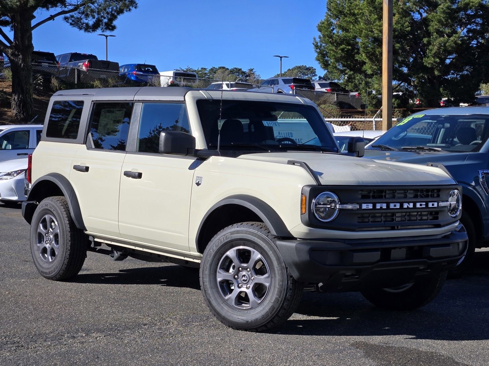 New 2025 Ford Bronco Big Bend image 2