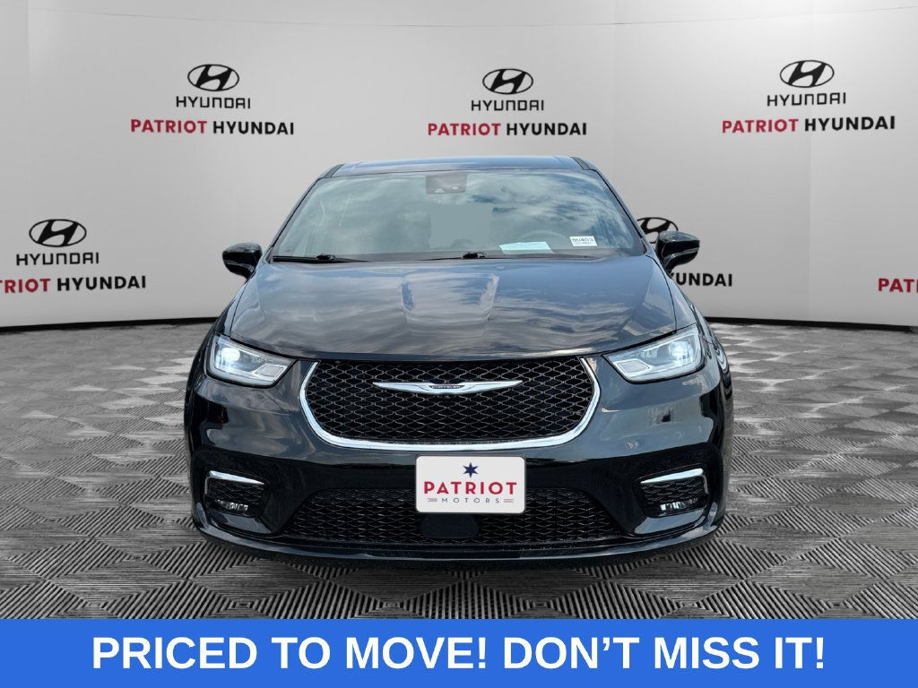 Used 2025 Chrysler Pacifica Select FWD image 8