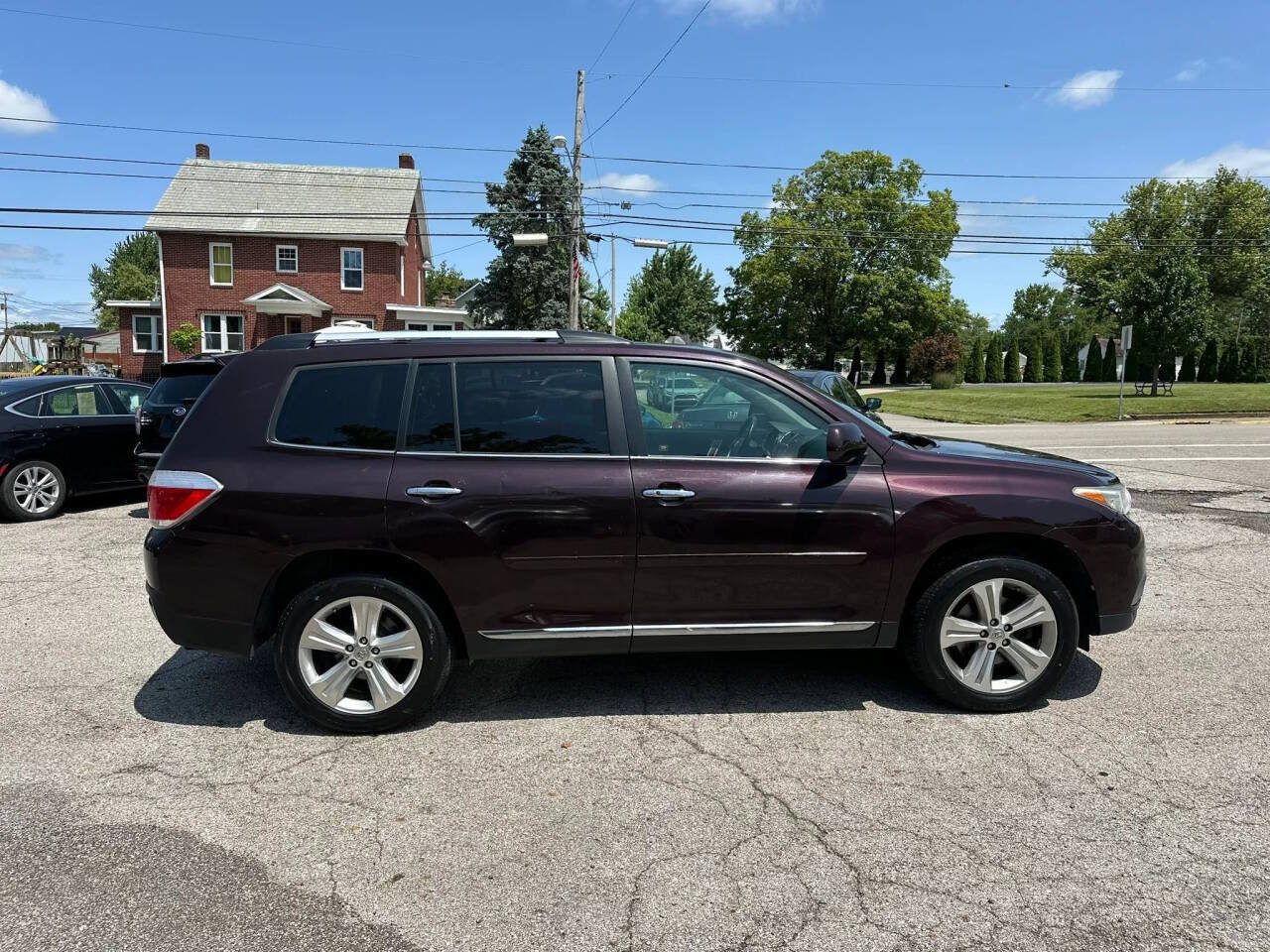 Used 2011 Toyota Highlander Limited w/ Tow Pkg AWD/4WD image 4