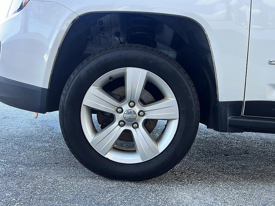 Used 2016 Jeep Compass Latitude image 11