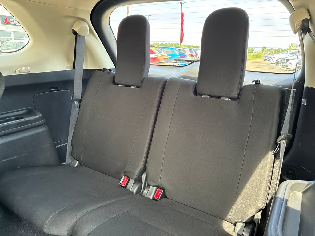 Used 2020 Mitsubishi Outlander ES AWD/4WD image 16