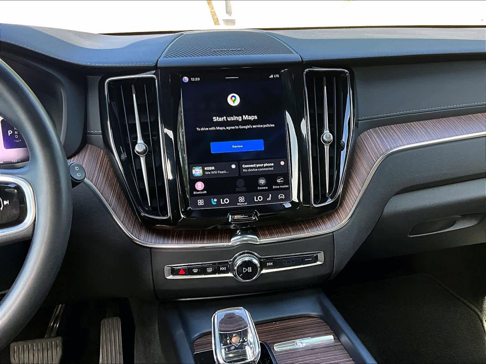 Used 2023 Volvo XC60 B5 Ultimate w/ Protection Package Premier FWD image 9
