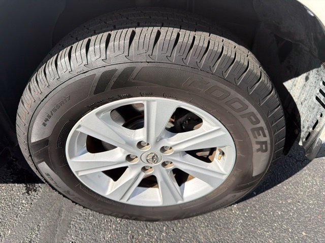 Used 2012 Toyota Highlander FWD w/ Tech Pkg image 25
