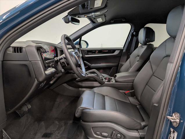 Used 2025 Porsche Cayenne AWD/4WD image 22