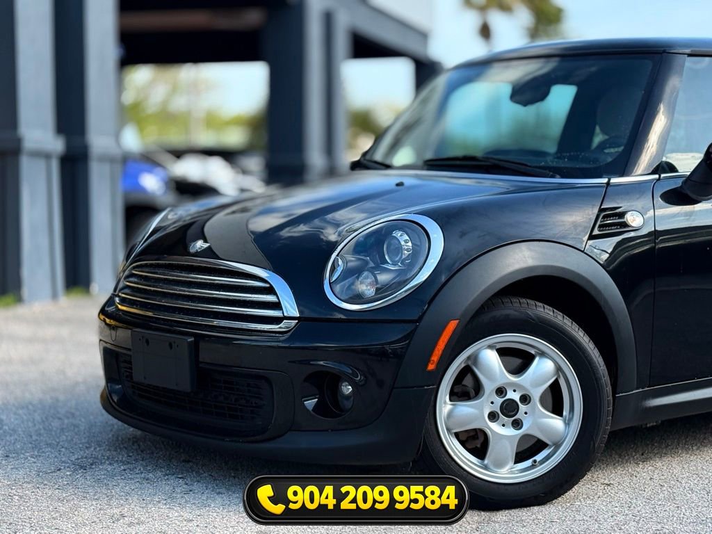 Used 2011 MINI Cooper Hardtop FWD image 2