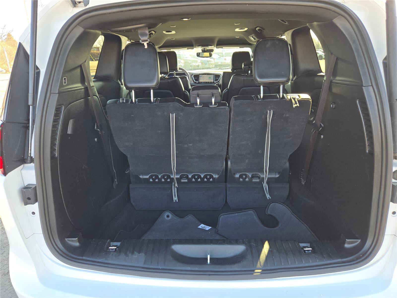 Certified 2025 Chrysler Pacifica Select image 19