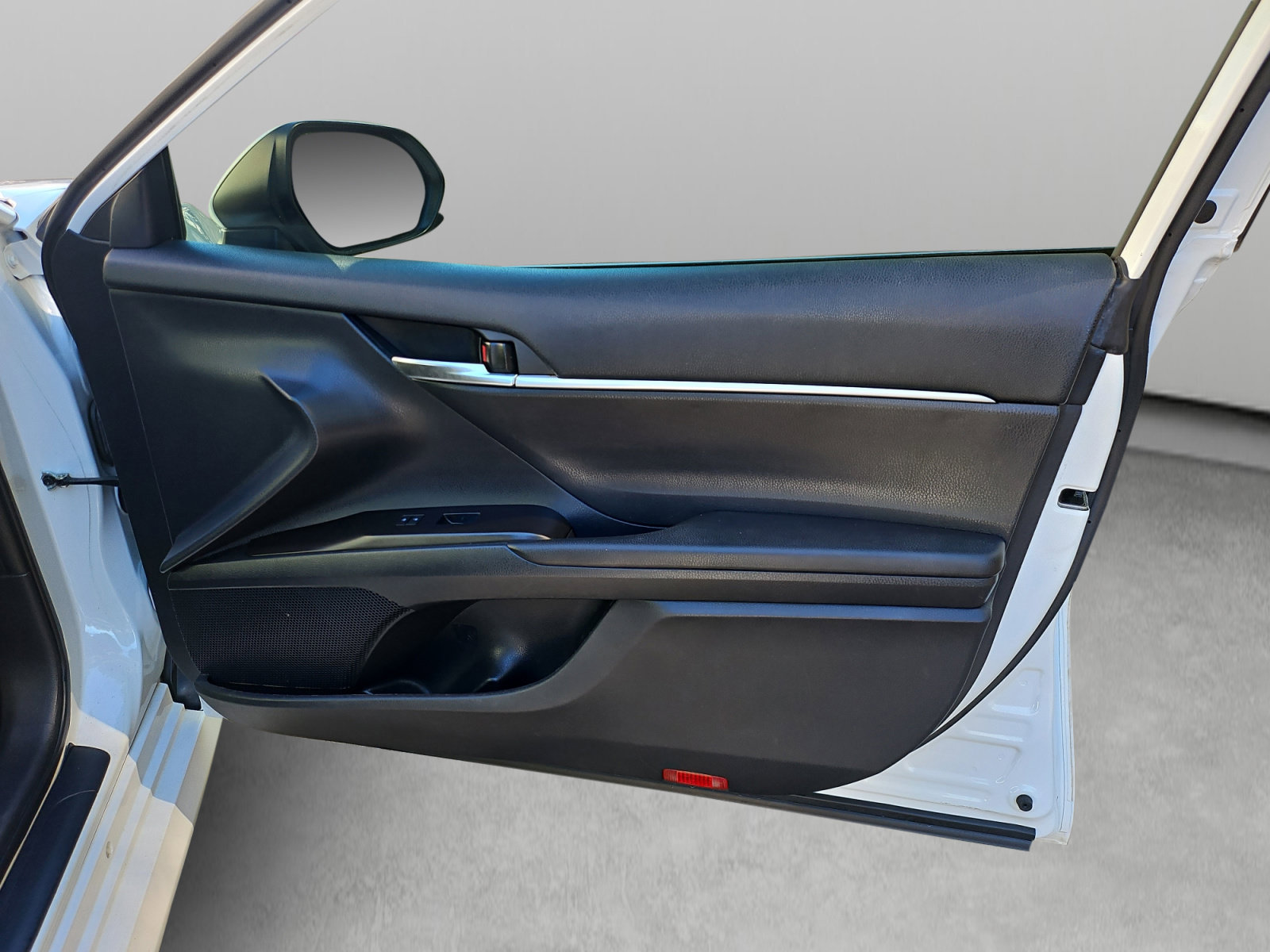 Used 2022 Toyota Camry LE FWD image 34