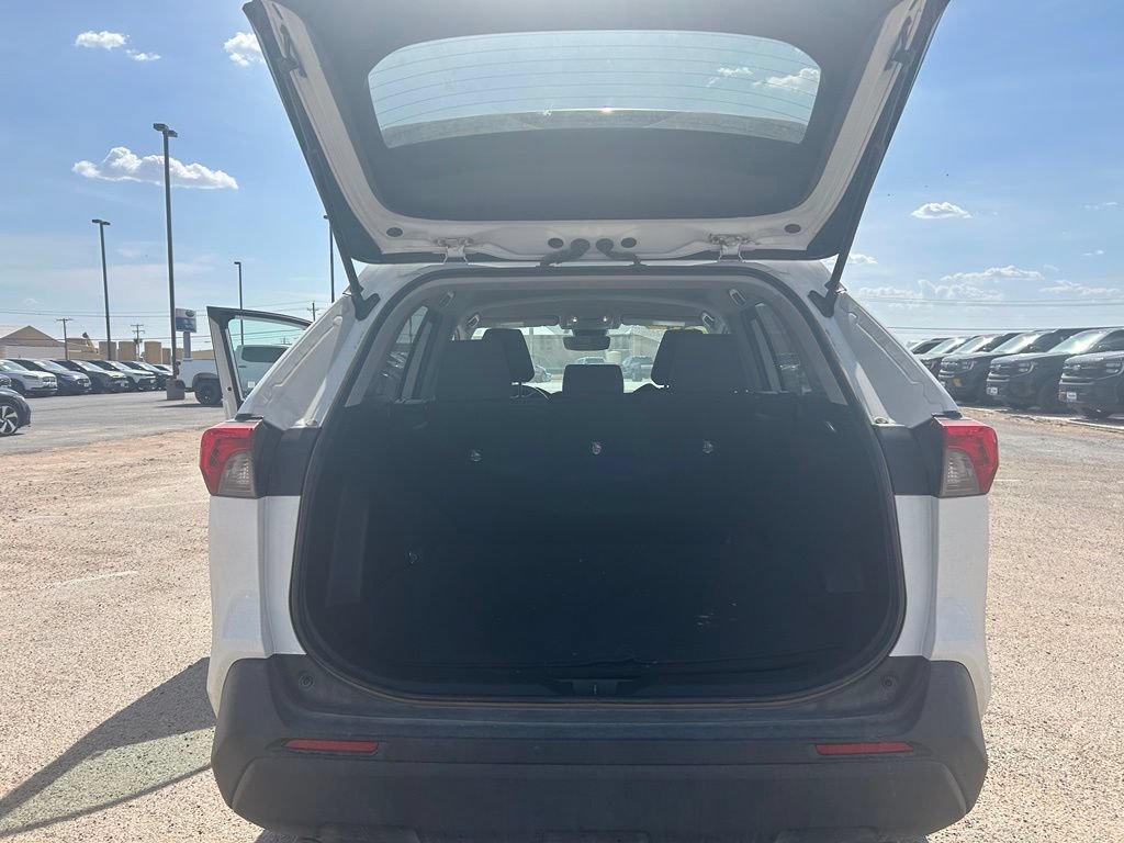 Used 2022 Toyota RAV4 LE FWD image 12