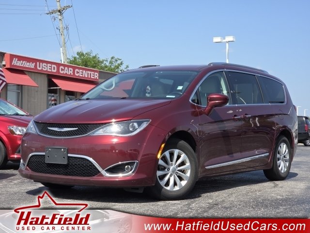 Used 2019 Chrysler Pacifica Touring-L FWD image 1