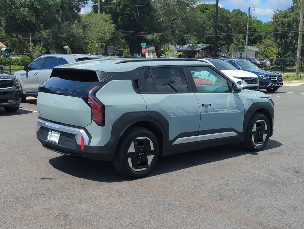 New 2027 Kia EV3 Wind FWD image 7