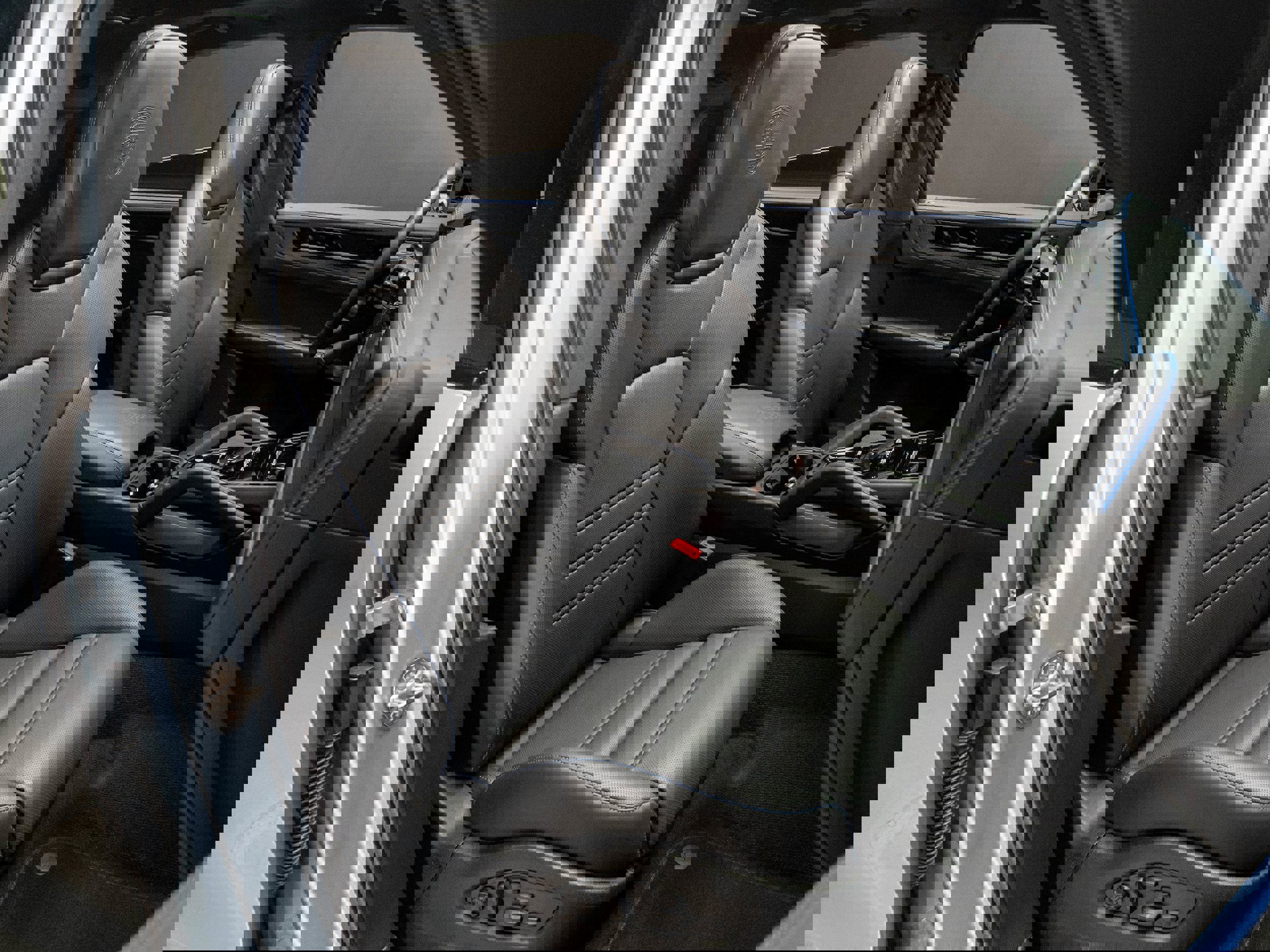 Certified 2025 Porsche Cayenne GTS image 36