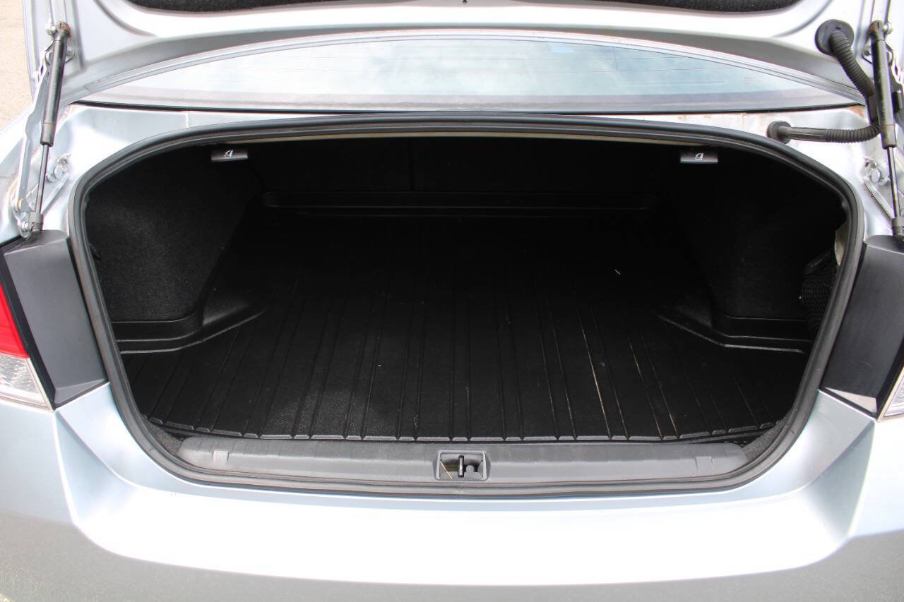 Used 2013 Subaru Legacy 2.5i Limited AWD/4WD image 16