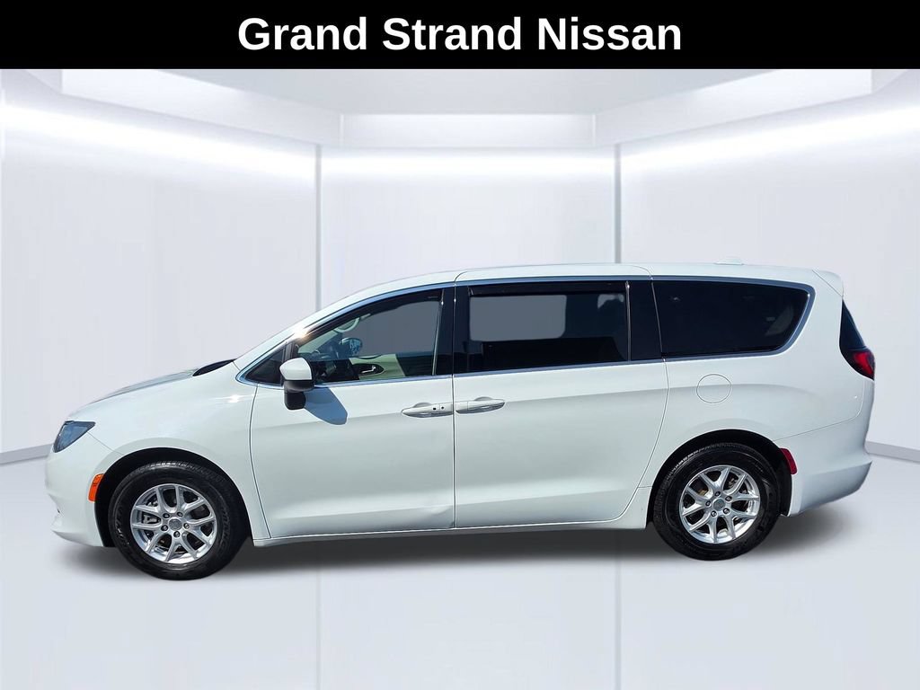 Used 2018 Chrysler Pacifica LX FWD image 2