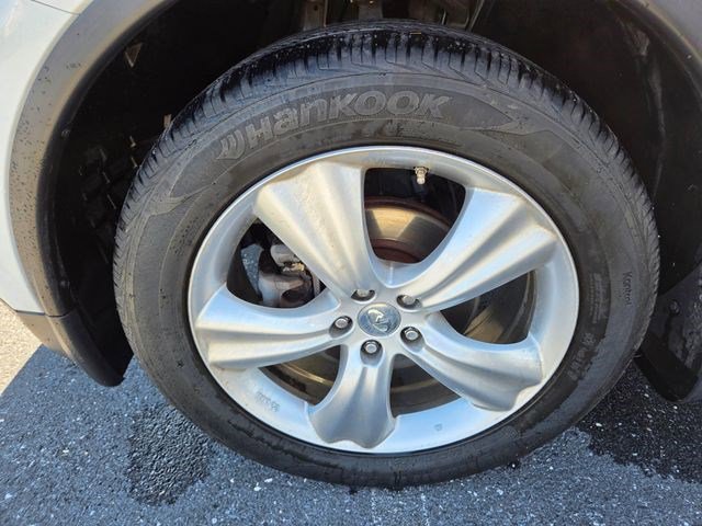 Used 2011 INFINITI FX35 AWD w/ Premium Pkg image 23