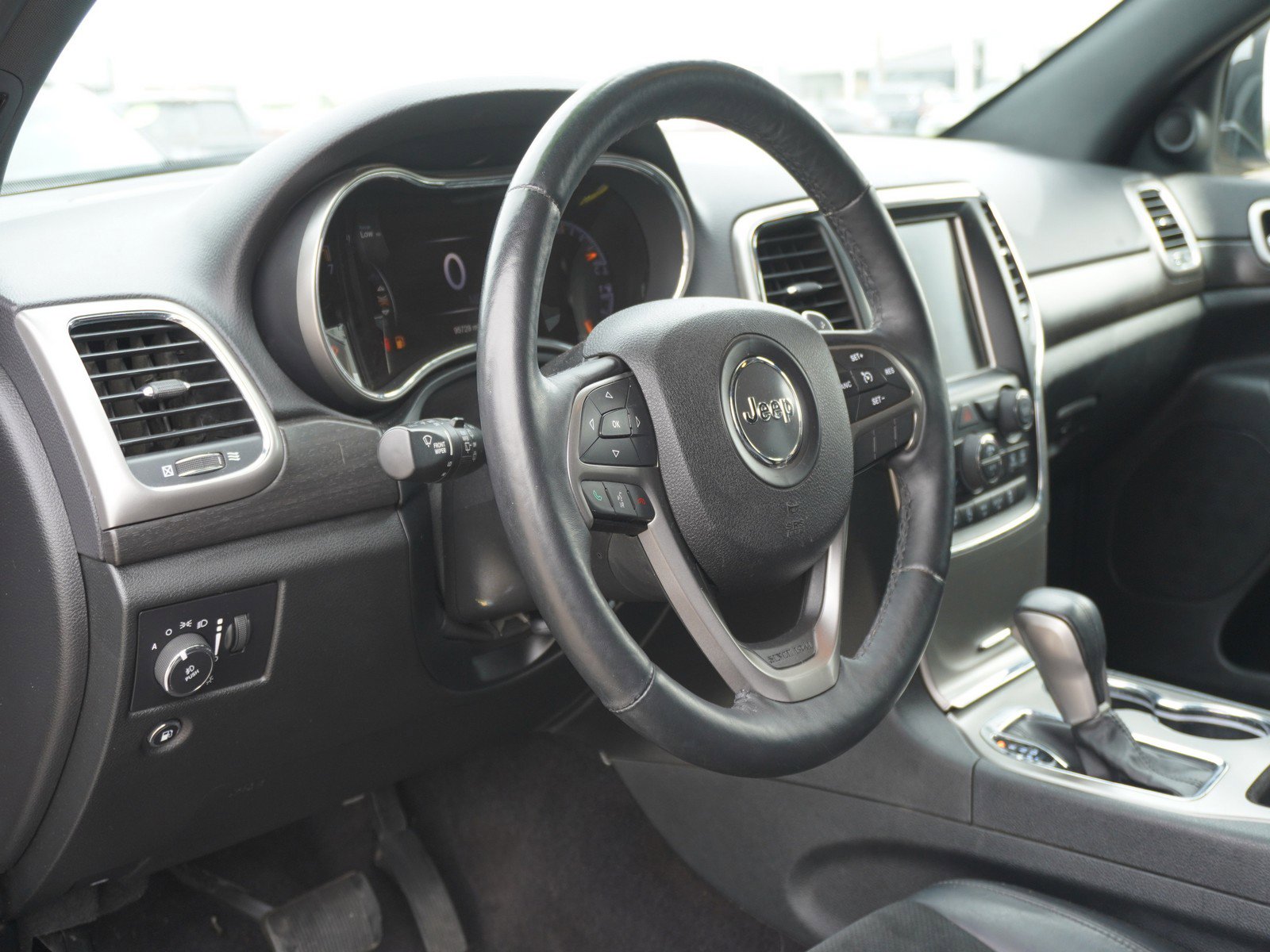 Used 2017 Jeep Grand Cherokee Altitude image 19