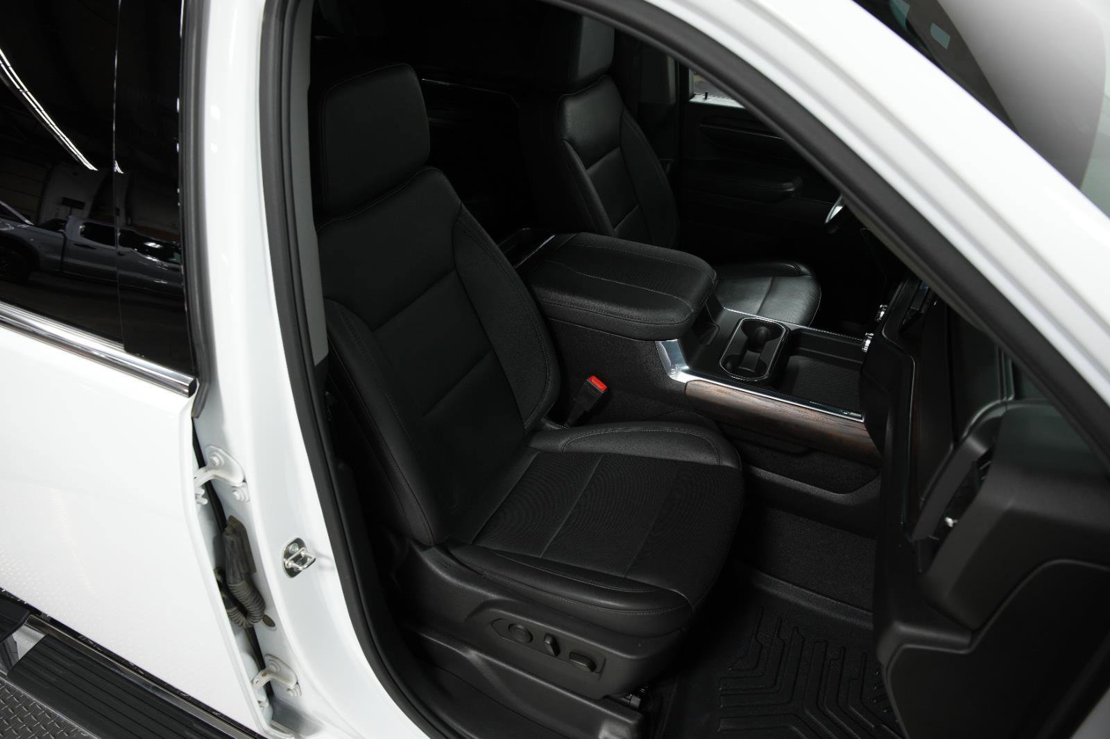 Used 2024 GMC Sierra 2500 SLT w/ SLT Convenience Package image 15