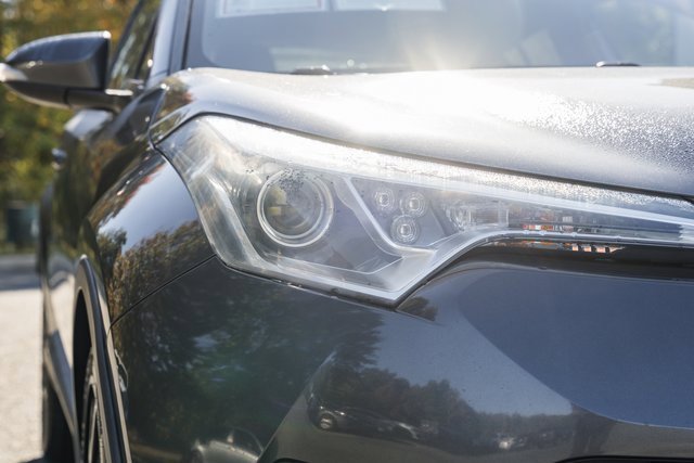 Used 2018 Toyota C-HR XLE image 14