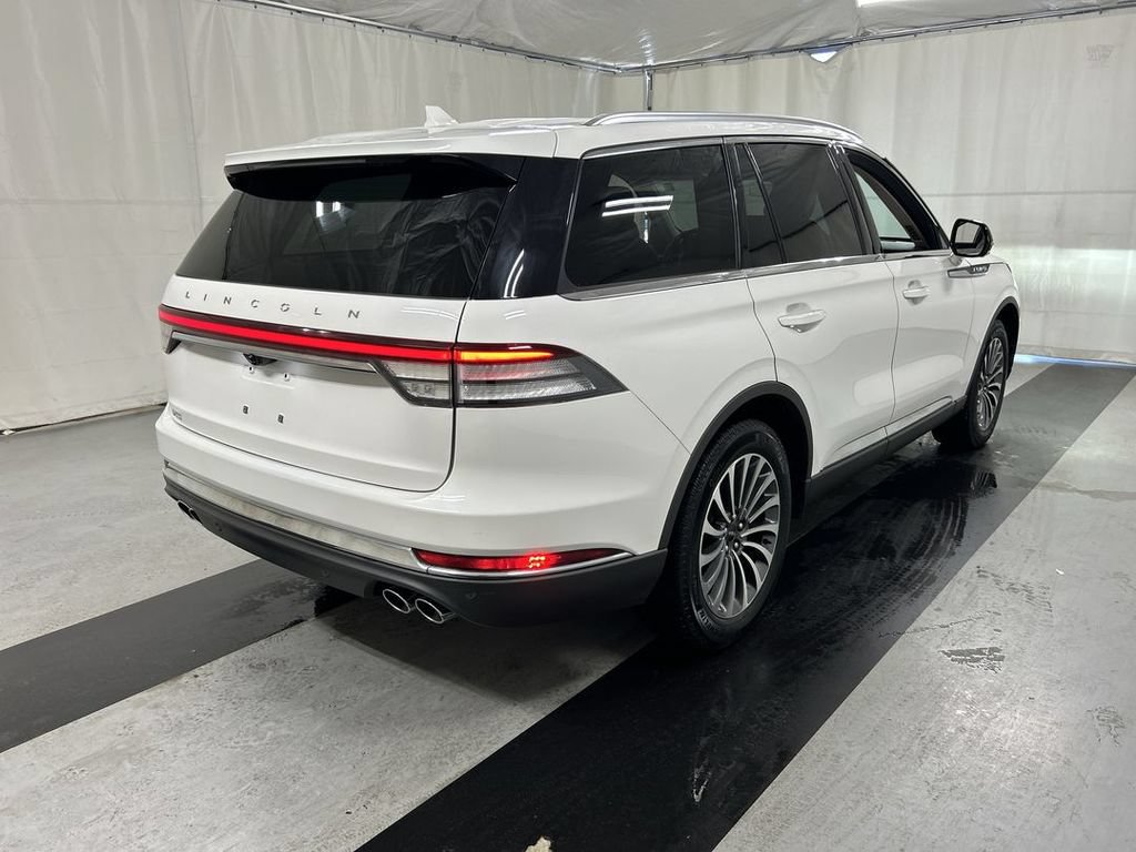 Used 2022 Lincoln Aviator Reserve w/ Elements Package Plus AWD/4WD image 2