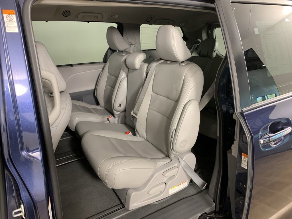 Used 2020 Toyota Sienna XLE FWD image 33