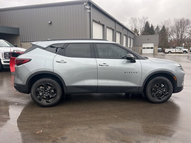 Used 2025 Chevrolet Blazer LT w/ Convenience Package image 4