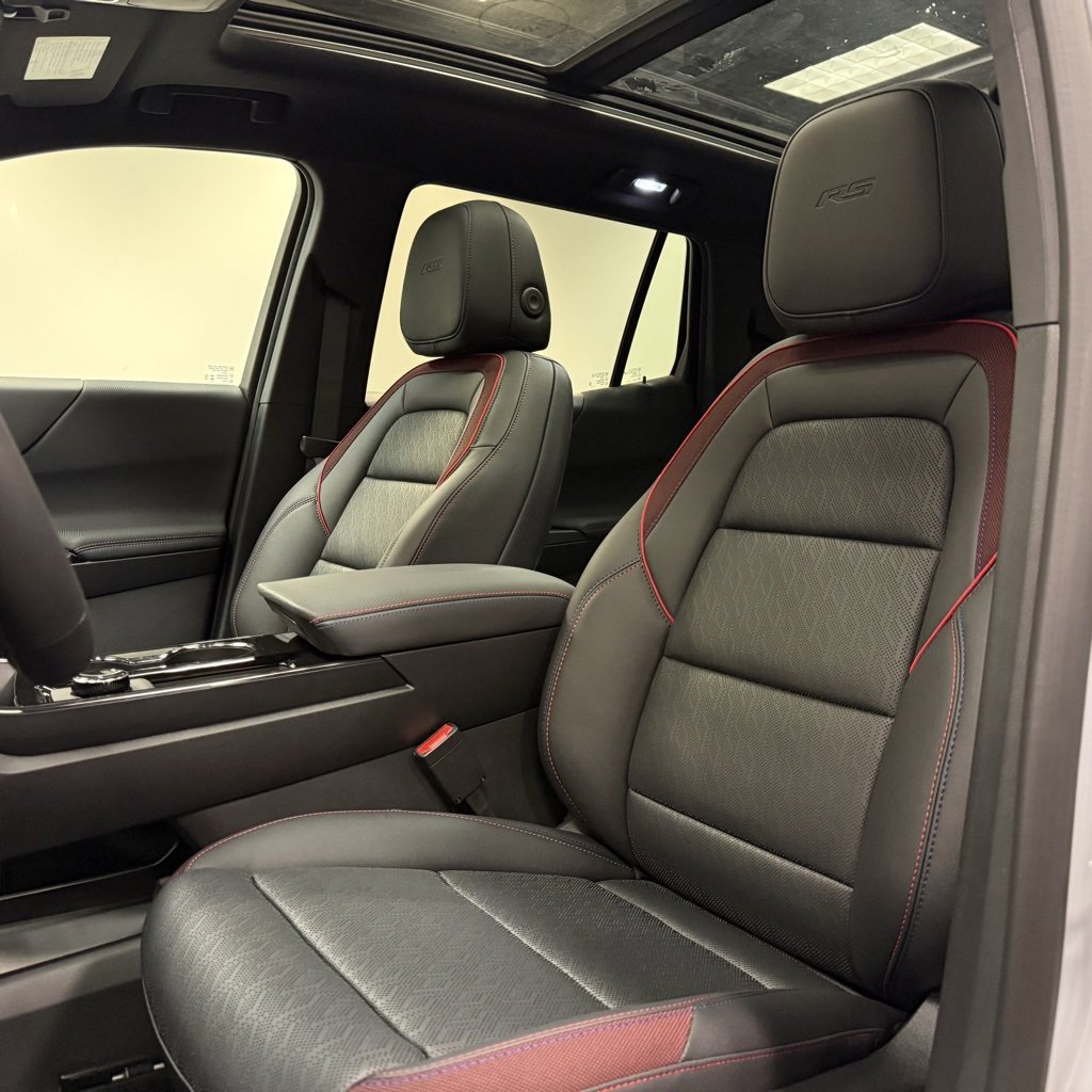 New 2026 Chevrolet Equinox RS w/ Convenience Package III FWD image 24