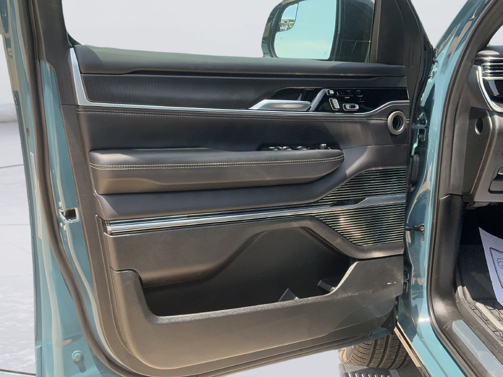 New 2026 Jeep Grand Wagoneer Summit w/ Rear Seat Video Group I AWD/4WD image 21