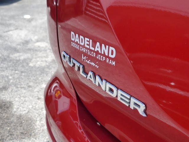 Used 2023 Mitsubishi Outlander ES FWD image 11