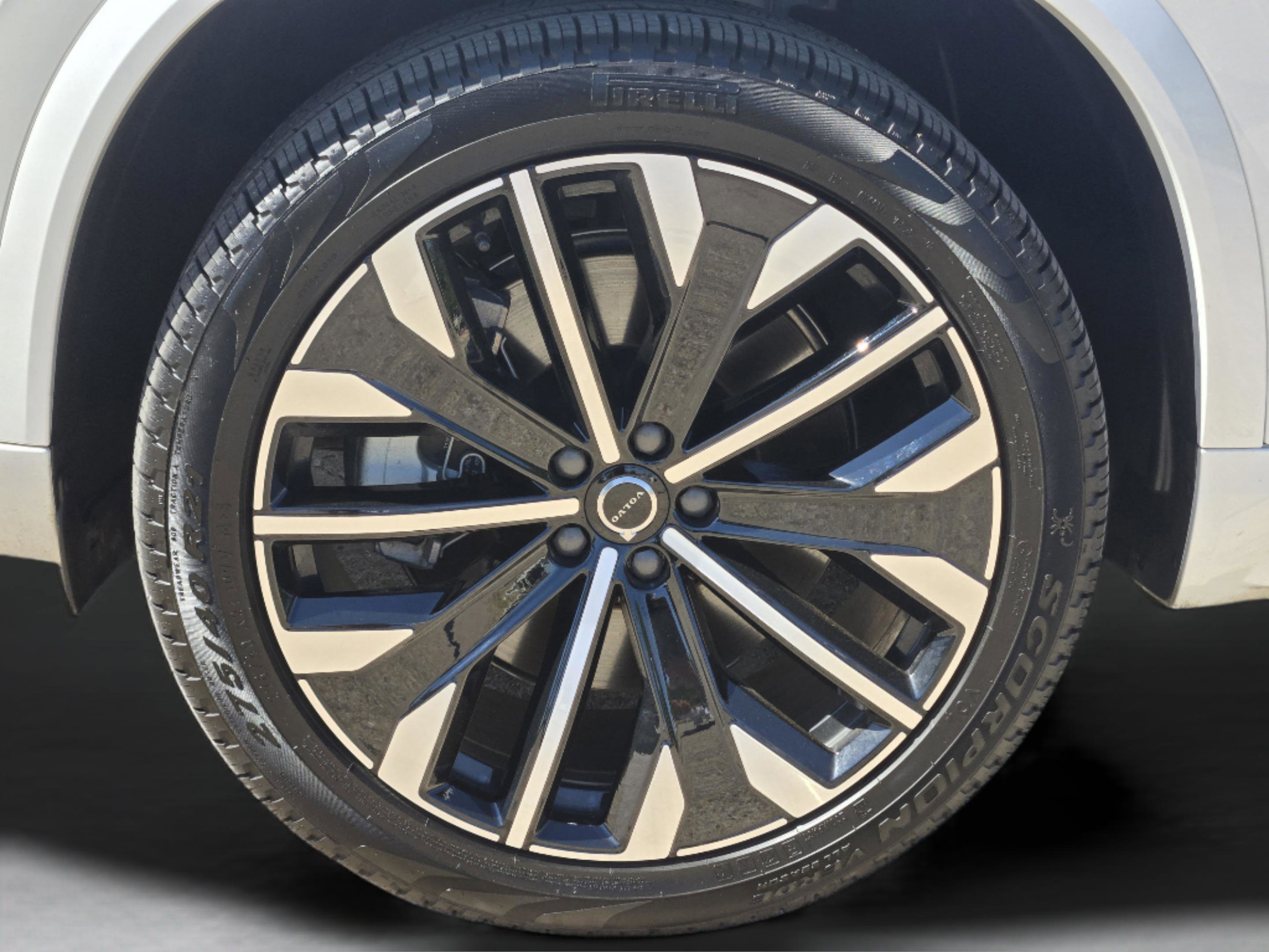 Certified 2025 Volvo XC90 T8 Plus w/ Protection Package Premier image 39