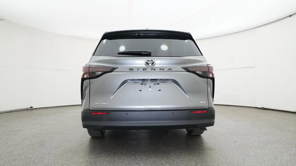 New 2026 Toyota Sienna XLE image 17