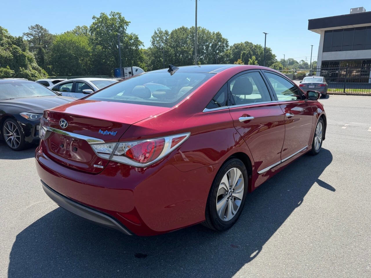 Used 2015 Hyundai Sonata Limited w/ Option Group 02 FWD image 4