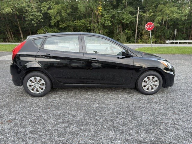 Used 2017 Hyundai Accent SE FWD image 4