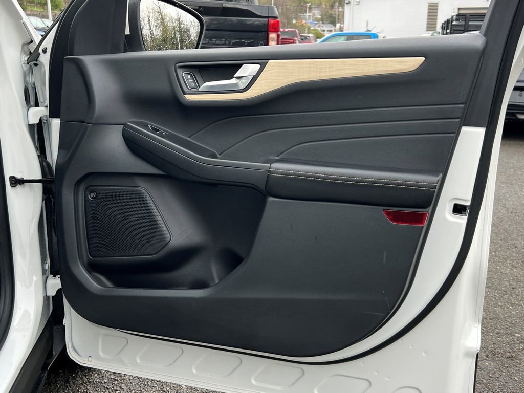 Used 2022 Ford Escape Titanium w/ Titanium Elite Package image 12