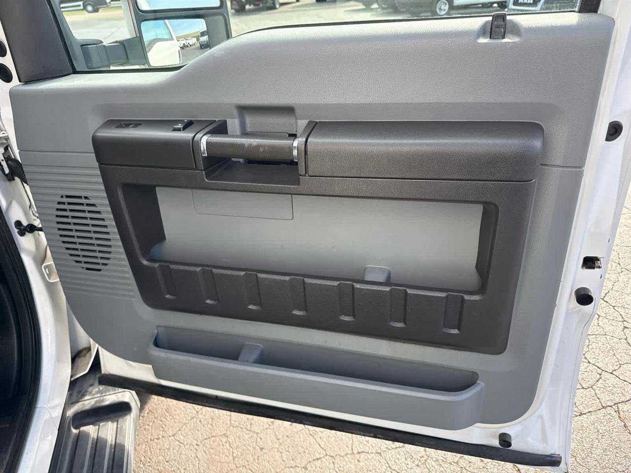 Used 2016 Ford F550 2WD Regular Cab Super Duty image 22
