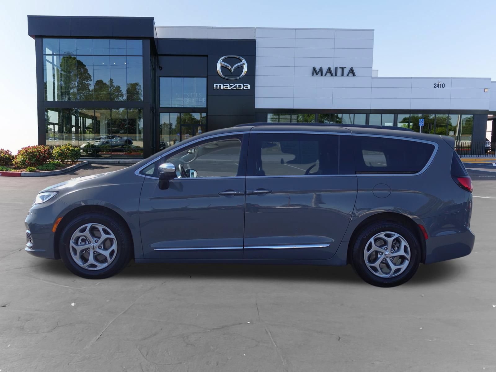 Used 2023 Chrysler Pacifica Limited FWD image 6