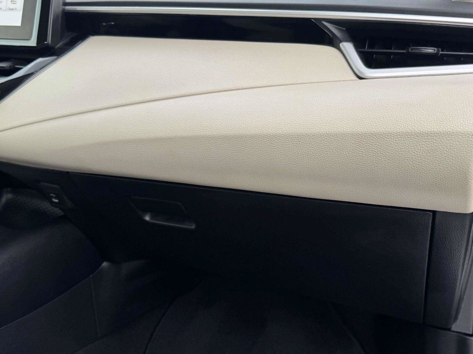 Used 2025 Toyota Corolla LE FWD image 53