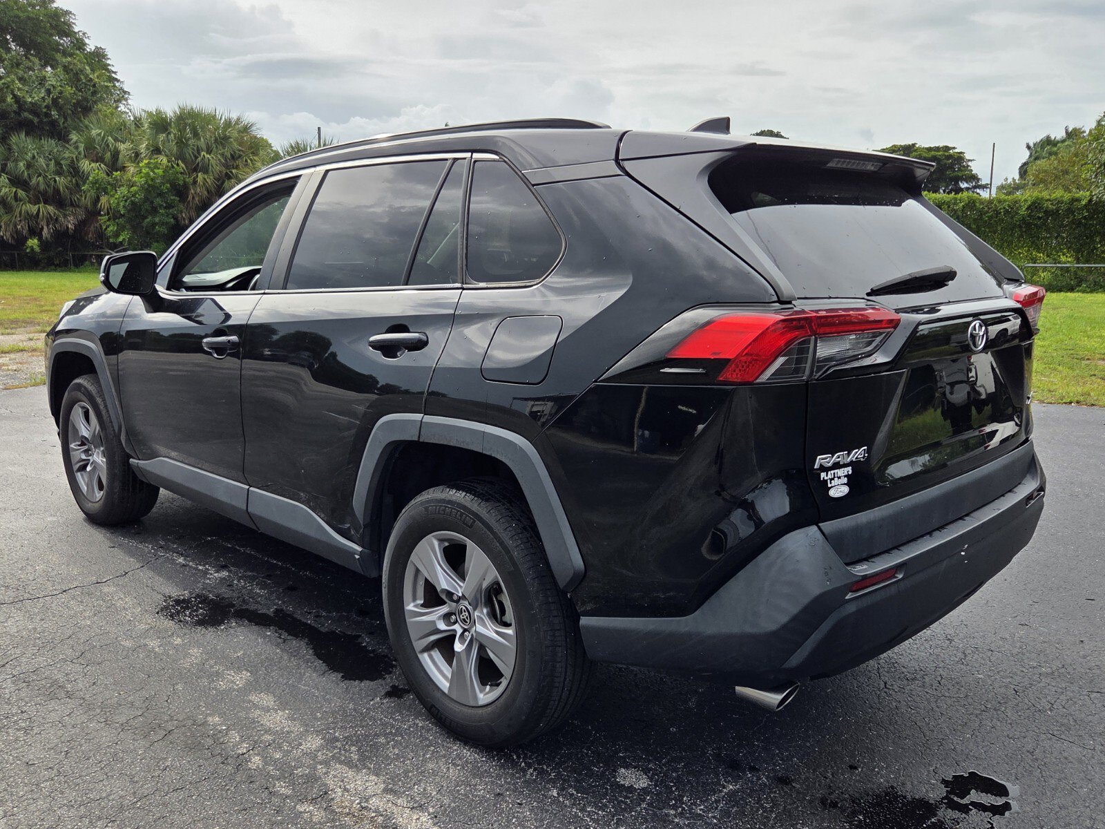Used 2022 Toyota RAV4 XLE FWD image 3