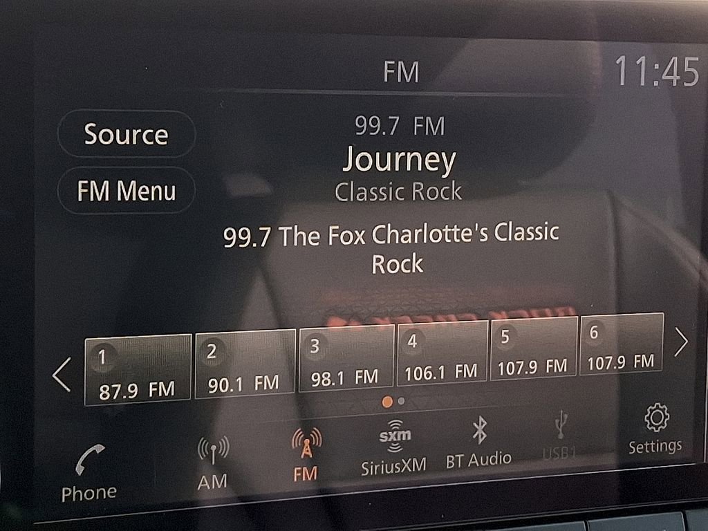 Used 2025 Nissan Rogue SV image 16