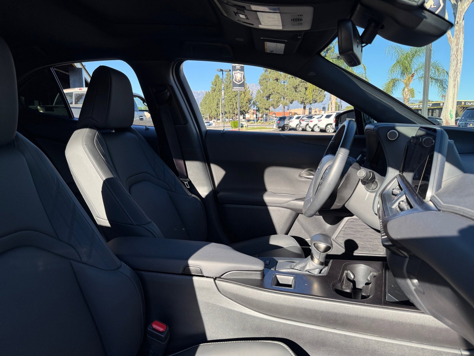Used 2024 Lexus UX 250h FWD image 19