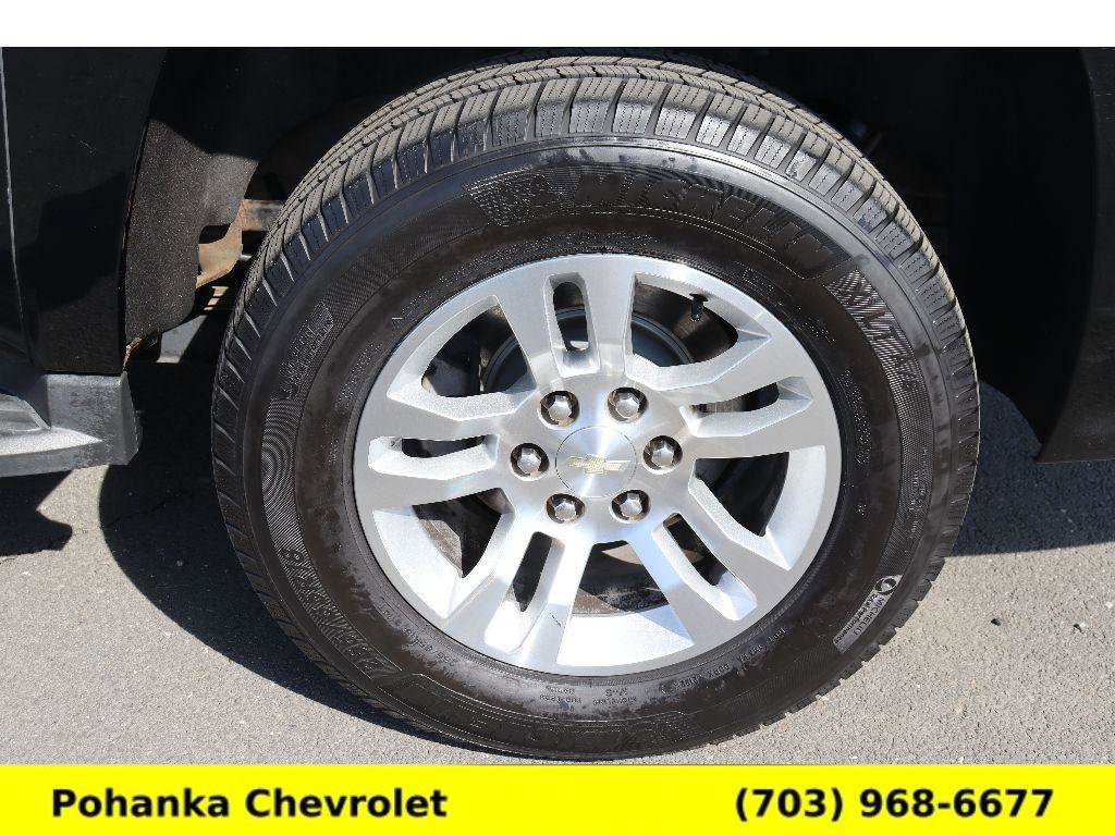 Used 2016 Chevrolet Suburban LT w/ Luxury Package image 32