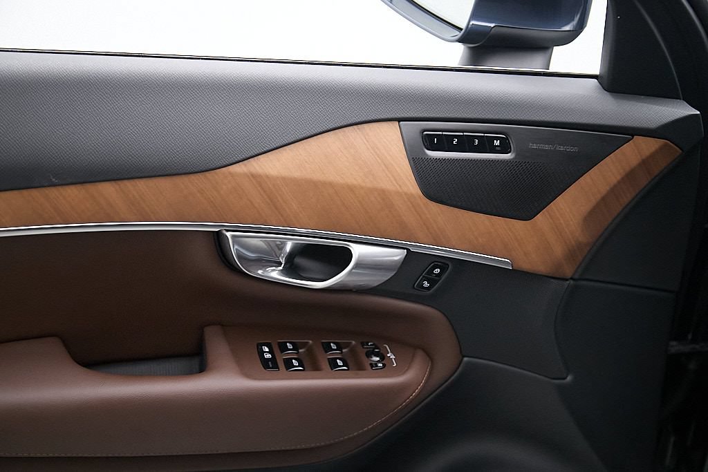 Certified 2023 Volvo XC90 B6 Plus w/ Protection Package Premier AWD/4WD image 8