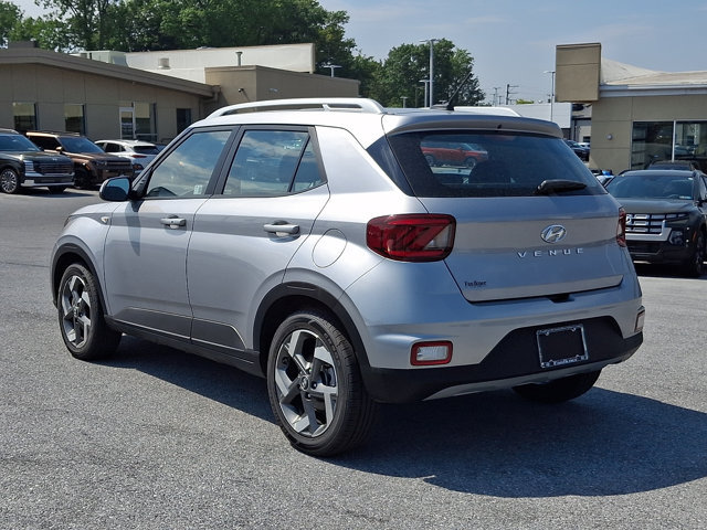 Certified 2025 Hyundai Venue SEL FWD image 6