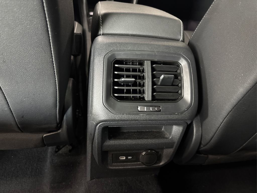 Used 2022 Volkswagen Tiguan SE image 38