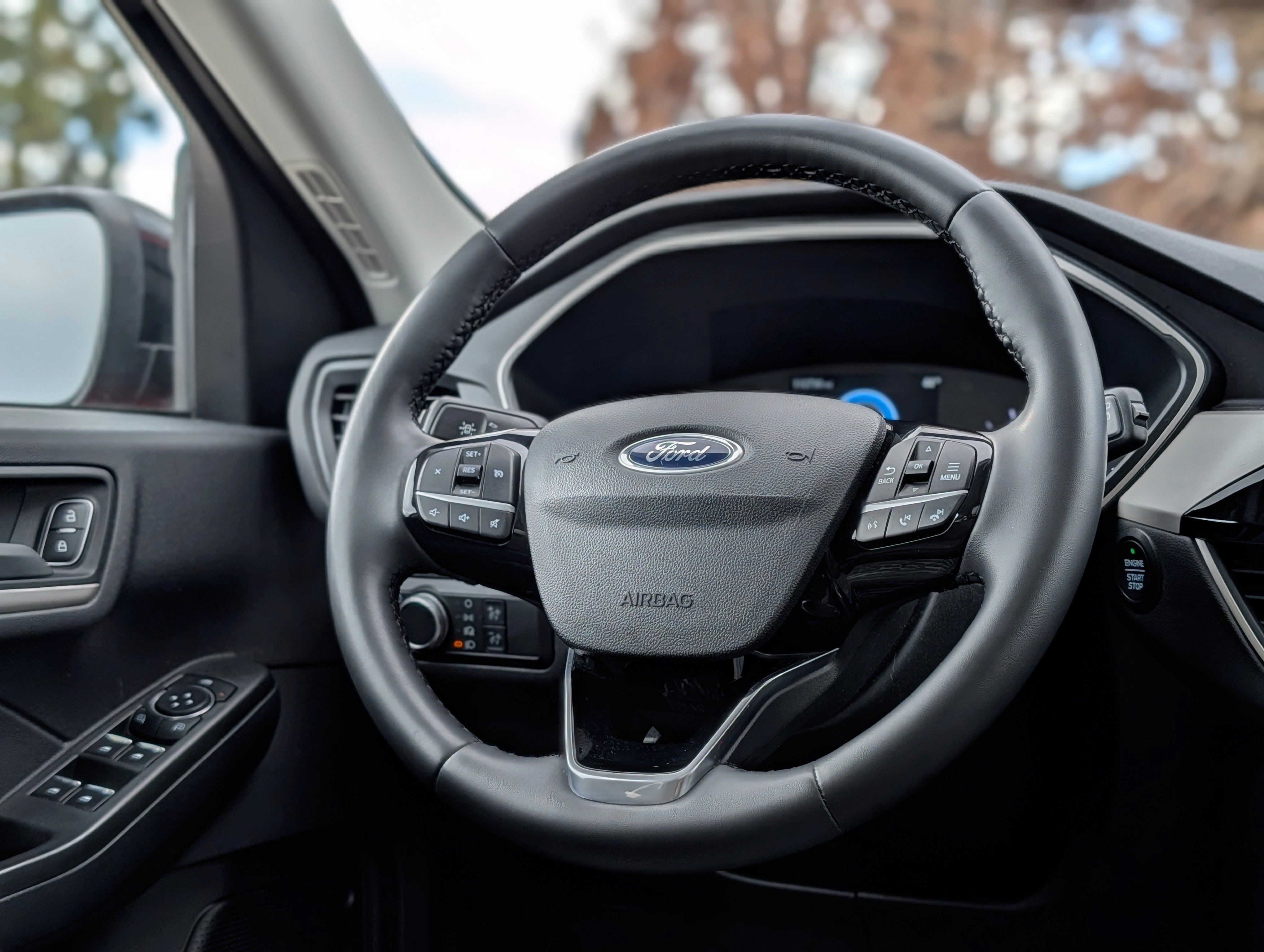 Used 2022 Ford Escape SE w/ SE Sport Appearance Package image 14