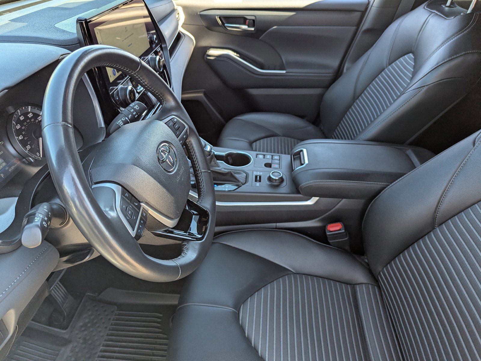 Used 2024 Toyota Highlander XSE image 23