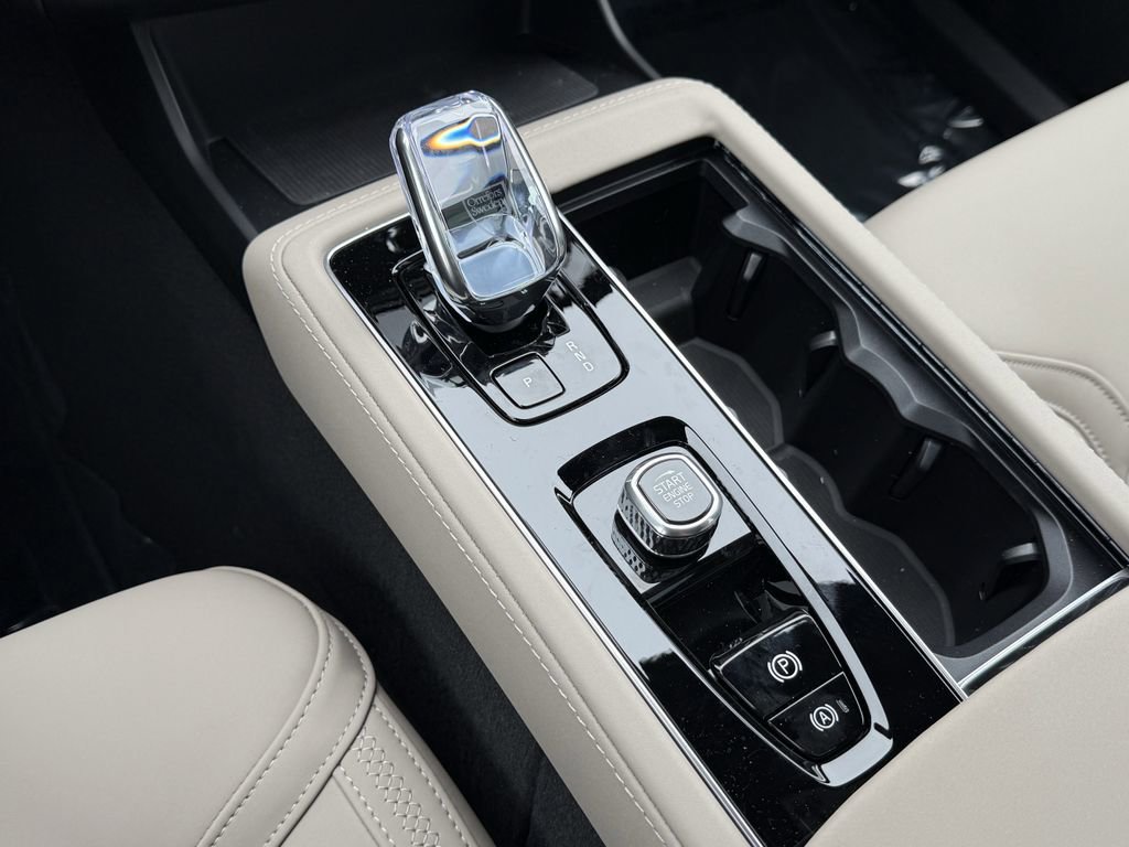 New 2026 Volvo XC90 B6 Plus w/ Protection Package Premier image 24