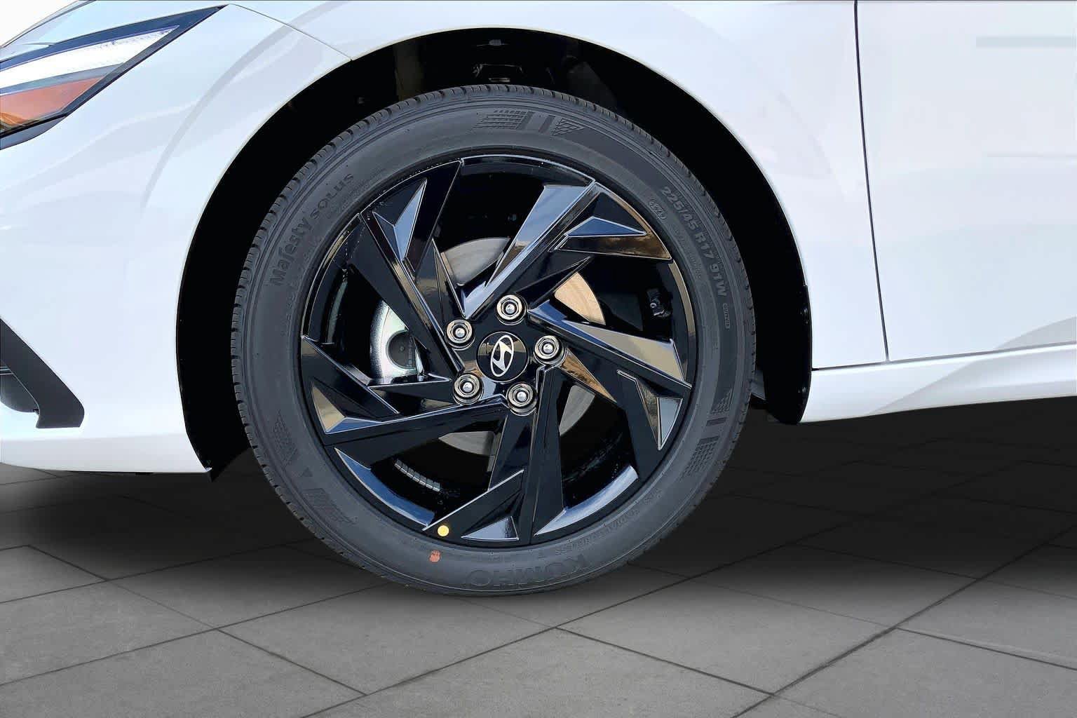 New 2026 Hyundai Elantra SEL Sport FWD image 11