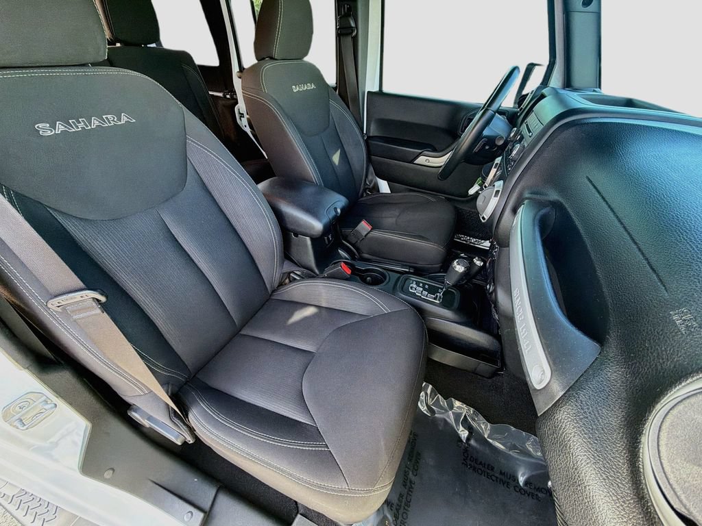 Used 2017 Jeep Wrangler Unlimited Sahara w/ Connectivity Group AWD/4WD image 13