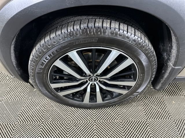 Used 2023 Nissan Pathfinder Platinum image 10