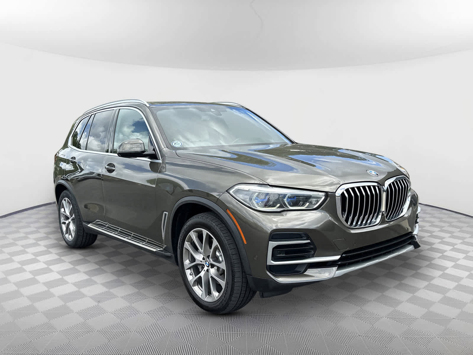 Used 2022 BMW X5 sDrive40i w/ Executive Package RWD image 1